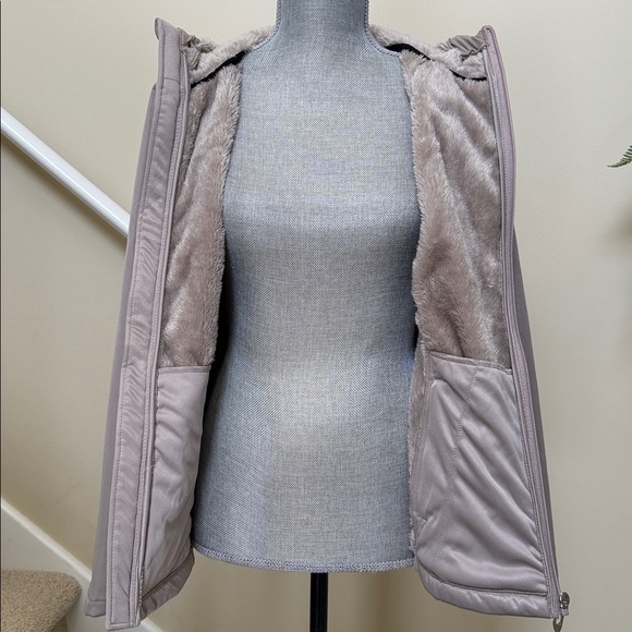 Spyder Women's Hooded Jacket in light mauve color. Size M. Soft faux fur inside. - Picture 14 of 16